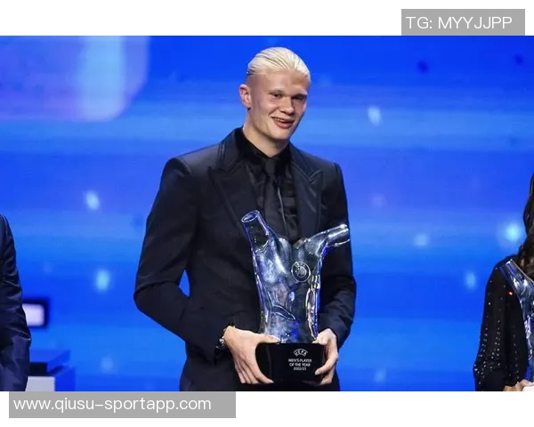 哈兰德与传奇前锋莱因克尔希勒同框合影展现神锋风采