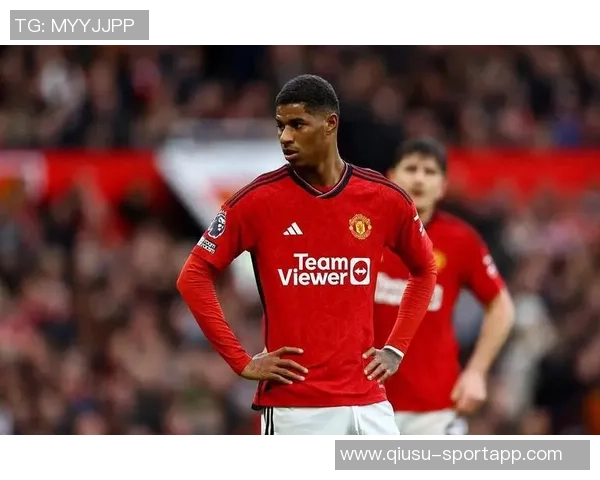 巴萨与切尔西交锋海报展示球员乘坐伦敦地铁拉什福德与库库同框亮相