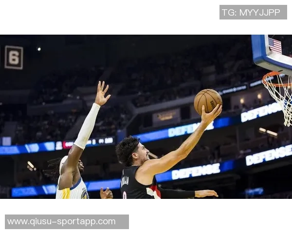 杨瀚森G联盟比赛三分球失误尴尬投篮竟然击中篮板侧沿引发笑声